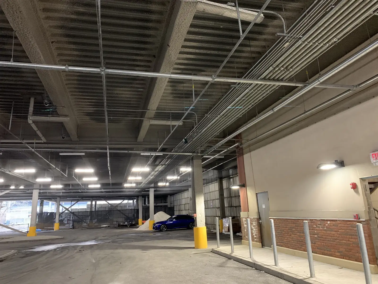 bird netting installed to block nesting and roosting areas for Strip Malls Retail Store Bird Canada Geese Control