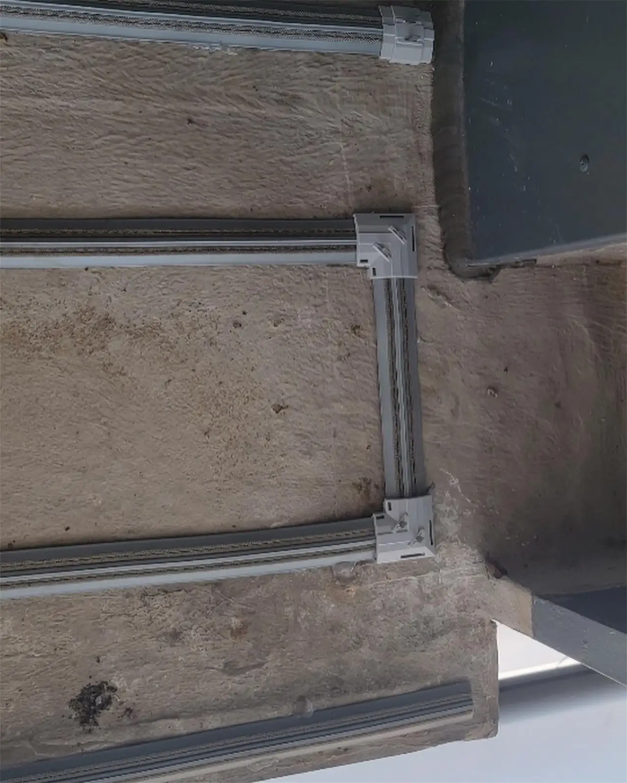 Electric shock track bird deterrent across NJ, NY & CT